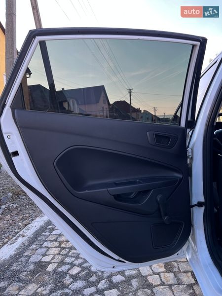 Хетчбек Ford Fiesta 2013 в Чинадієвому