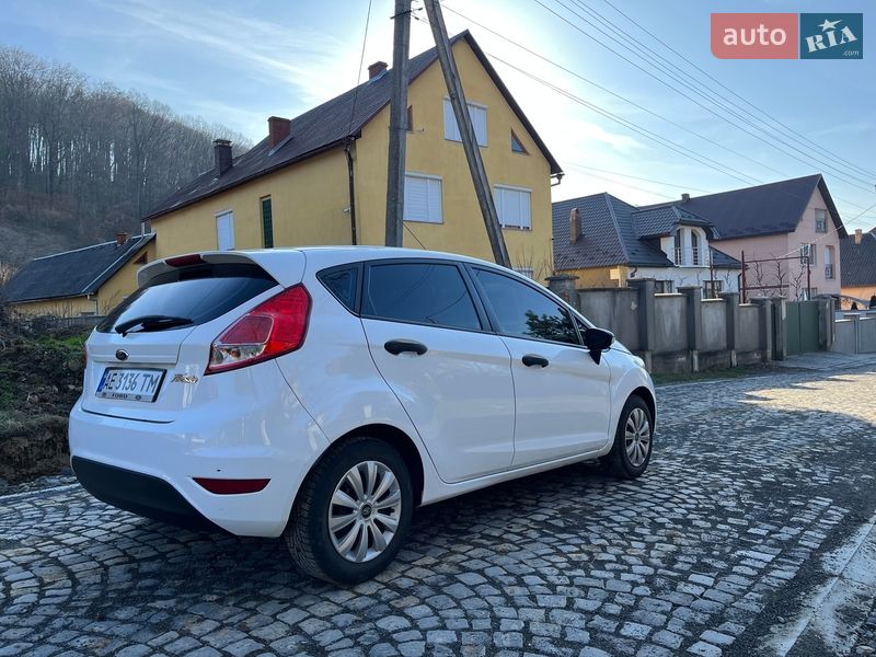 Хетчбек Ford Fiesta 2013 в Чинадієвому