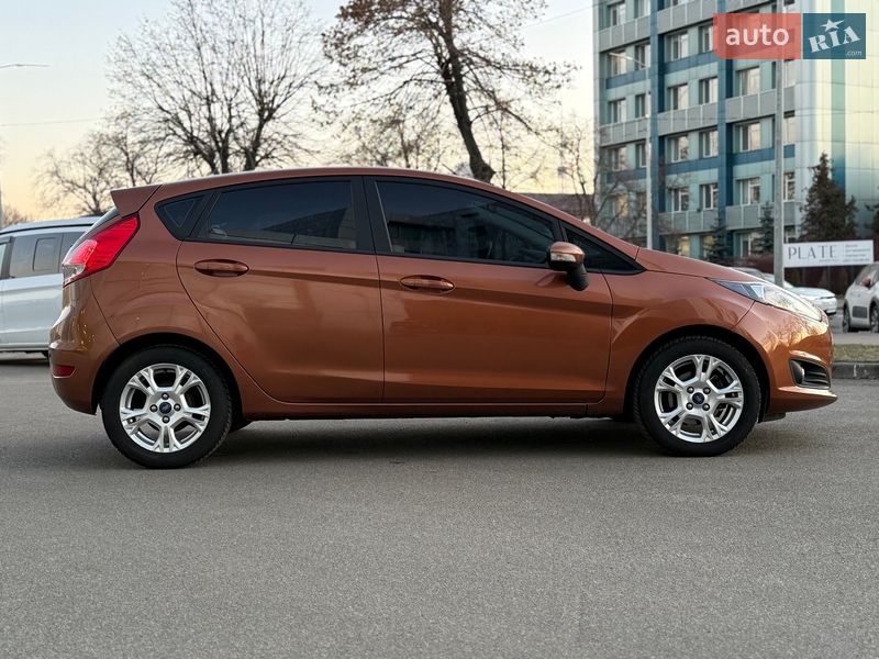 Хетчбек Ford Fiesta 2016 в Києві