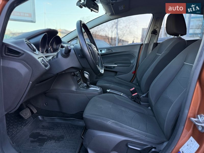 Хетчбек Ford Fiesta 2016 в Києві