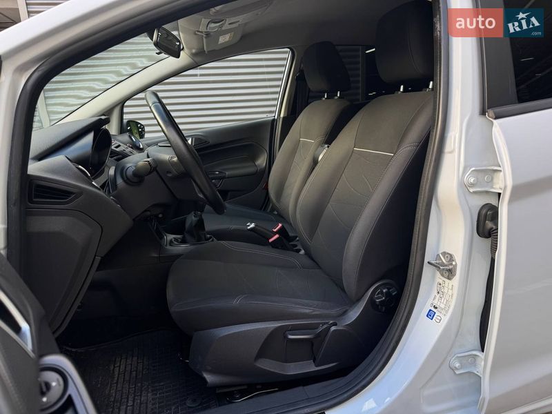 Хэтчбек Ford Fiesta 2016 в Киеве
