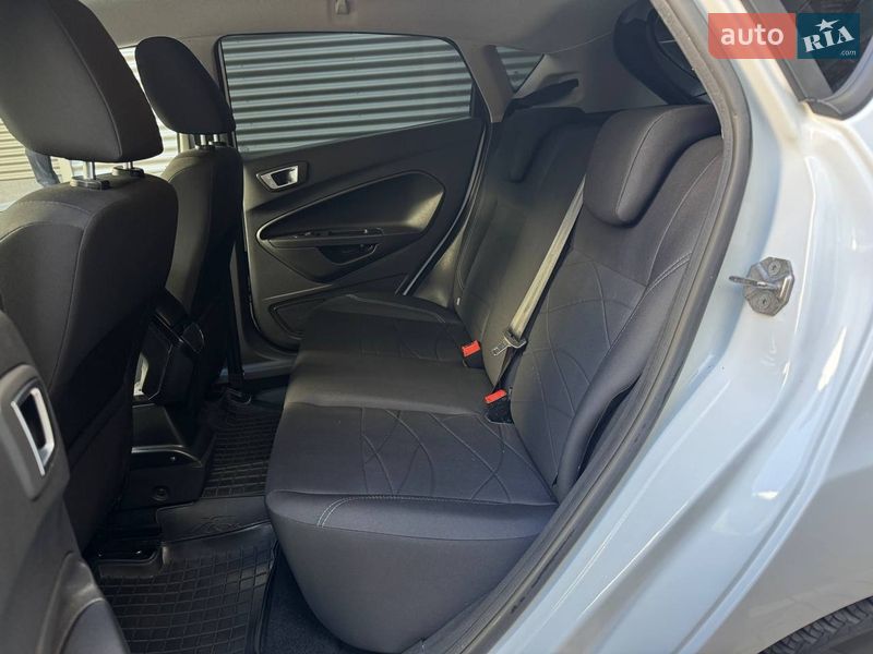 Хэтчбек Ford Fiesta 2016 в Киеве