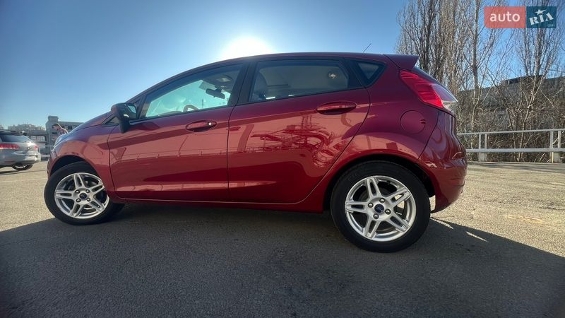 Хетчбек Ford Fiesta 2017 в Києві