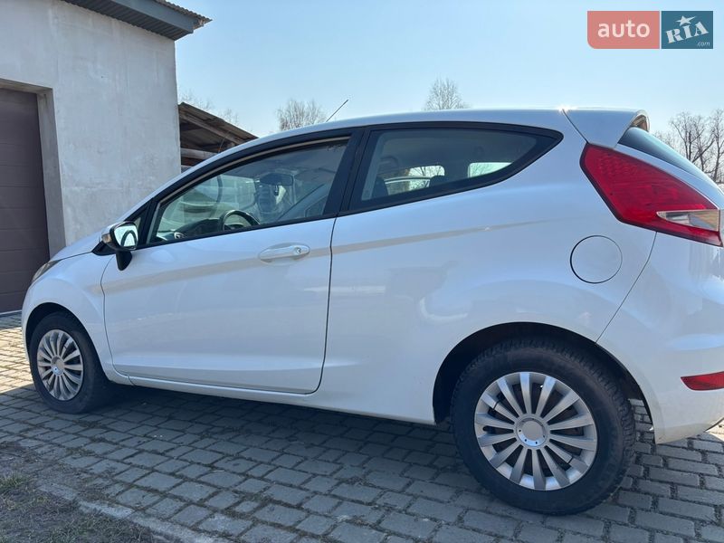 Хэтчбек Ford Fiesta 2010 в Любомле