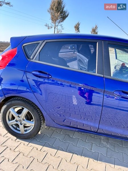 Хетчбек Ford Fiesta 2015 в Красилові