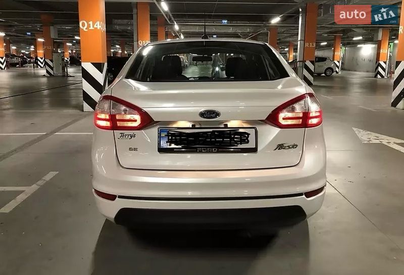Седан Ford Fiesta 2016 в Киеве