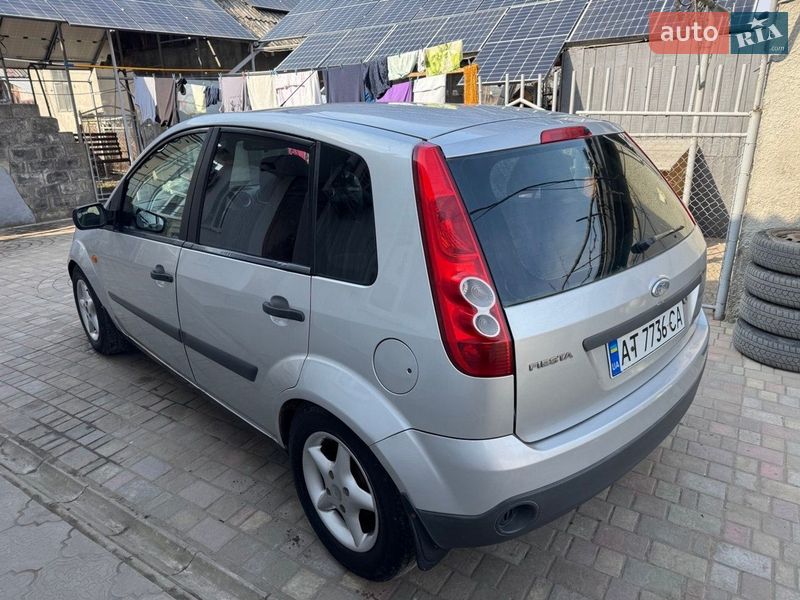 Хэтчбек Ford Fiesta 2006 в Бурштыне