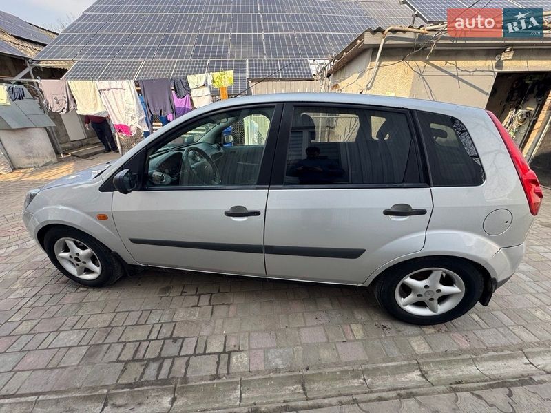 Хэтчбек Ford Fiesta 2006 в Бурштыне