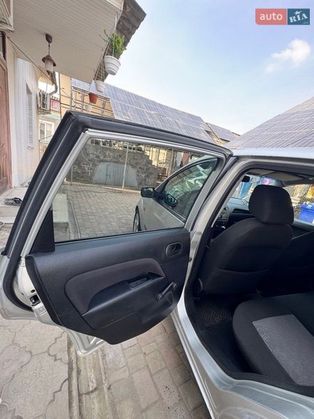 Хэтчбек Ford Fiesta 2006 в Бурштыне