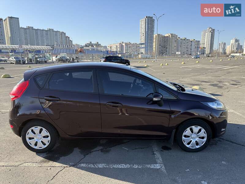 Хэтчбек Ford Fiesta 2010 в Киеве