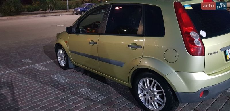 Хэтчбек Ford Fiesta 2007 в Киеве
