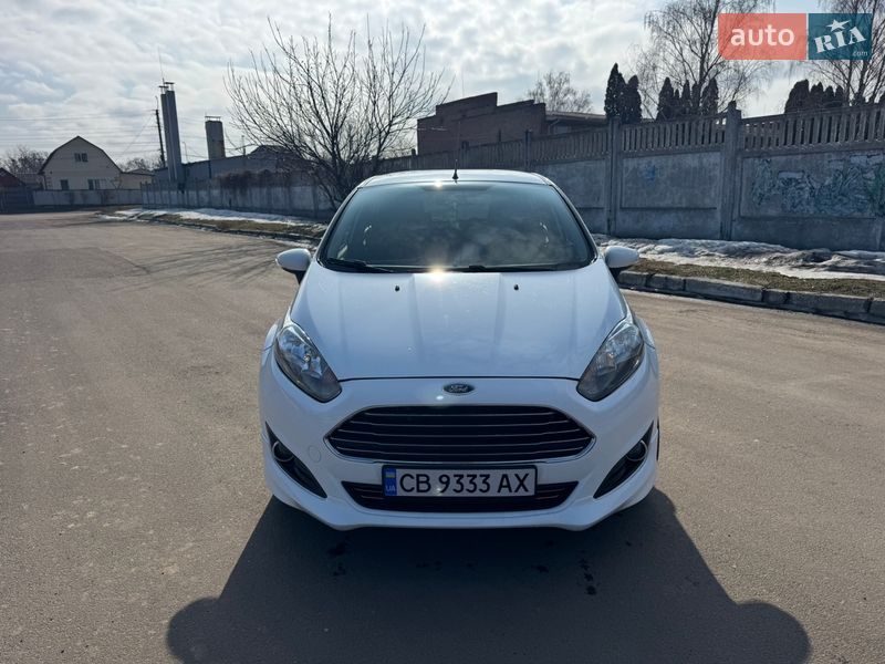 Хэтчбек Ford Fiesta 2015 в Прилуках