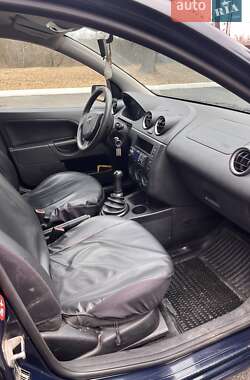 Хэтчбек Ford Fiesta 2004 в Радомышле