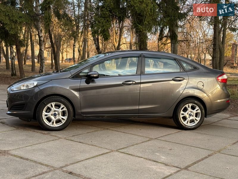 Седан Ford Fiesta 2015 в Киеве