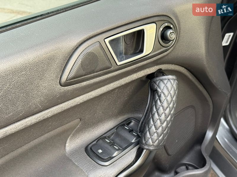 Седан Ford Fiesta 2015 в Киеве
