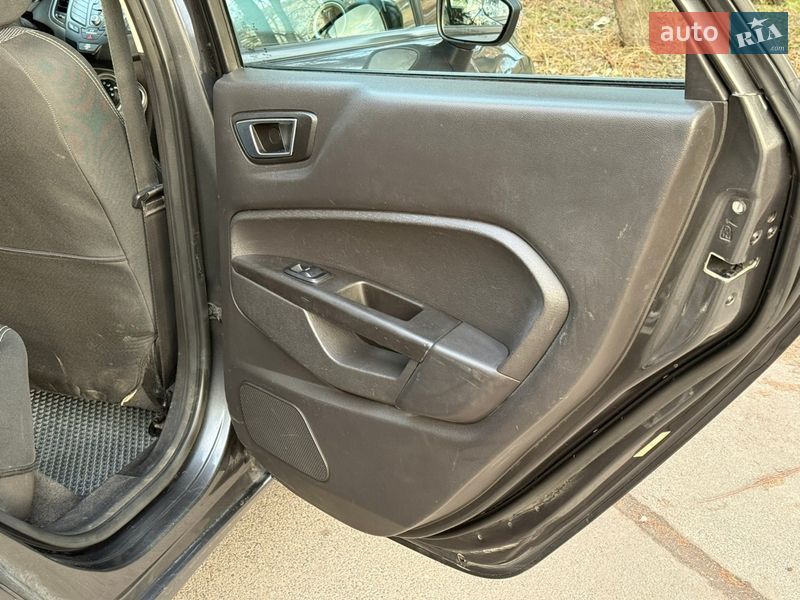Седан Ford Fiesta 2015 в Киеве