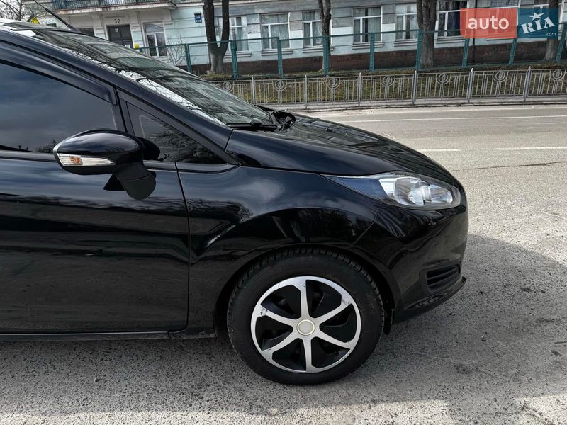 Хетчбек Ford Fiesta 2016 в Києві