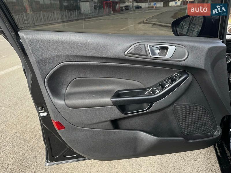 Хетчбек Ford Fiesta 2016 в Києві