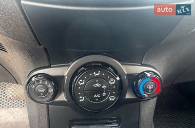 Хэтчбек Ford Fiesta 2016 в Киеве