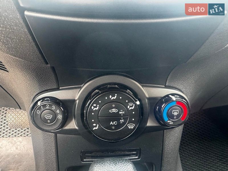 Хетчбек Ford Fiesta 2016 в Києві
