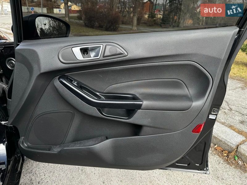 Хетчбек Ford Fiesta 2016 в Києві