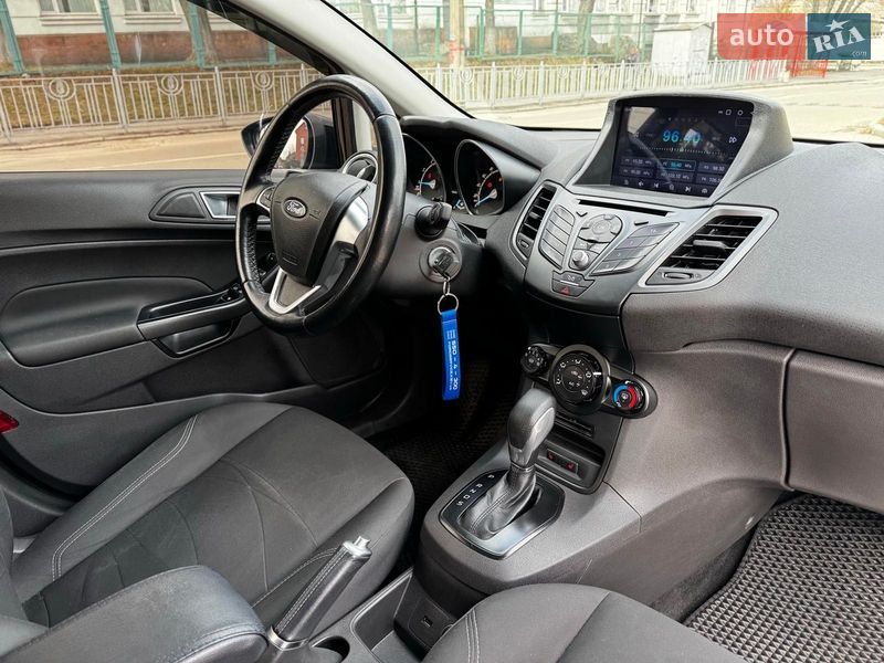 Хетчбек Ford Fiesta 2016 в Києві