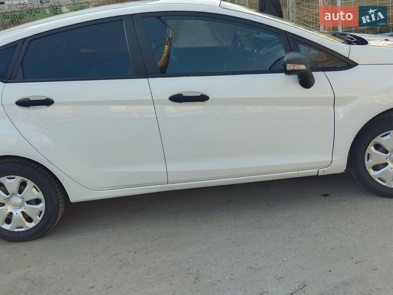 Хэтчбек Ford Fiesta 2013 в Сумах