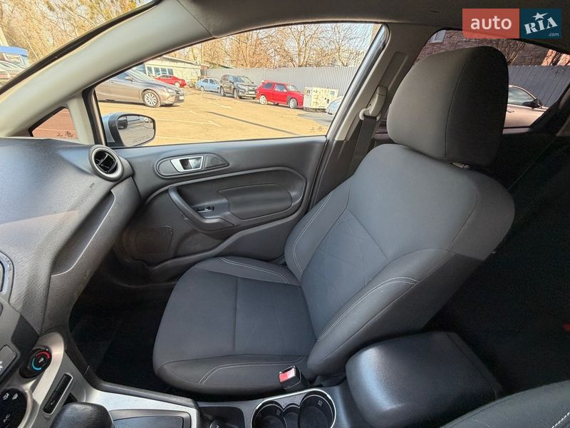 Хэтчбек Ford Fiesta 2015 в Киеве