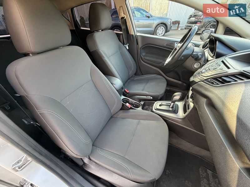 Хэтчбек Ford Fiesta 2015 в Киеве