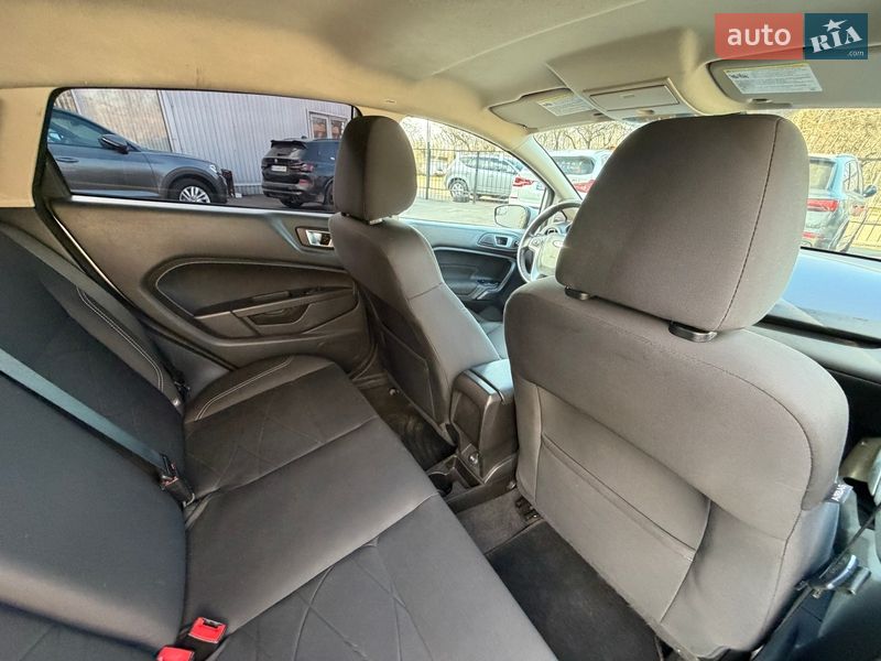 Хэтчбек Ford Fiesta 2015 в Киеве