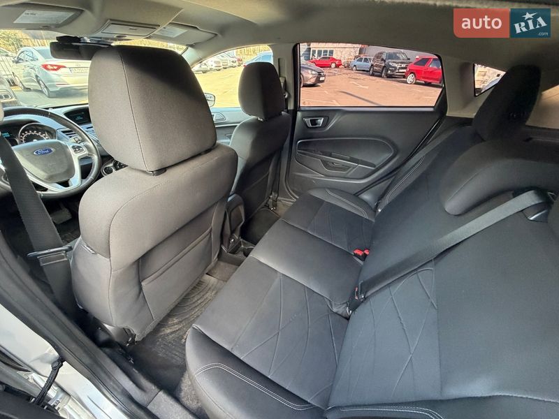 Хэтчбек Ford Fiesta 2015 в Киеве