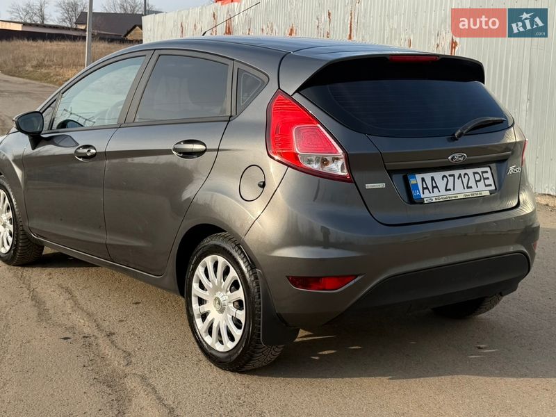 Хэтчбек Ford Fiesta 2016 в Киеве