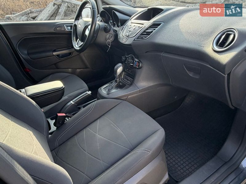 Хэтчбек Ford Fiesta 2016 в Киеве