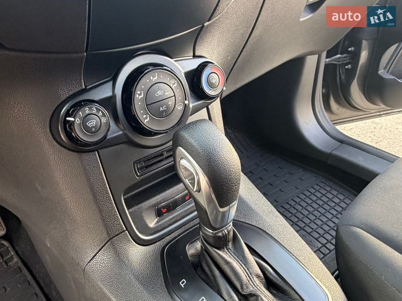 Хэтчбек Ford Fiesta 2016 в Киеве