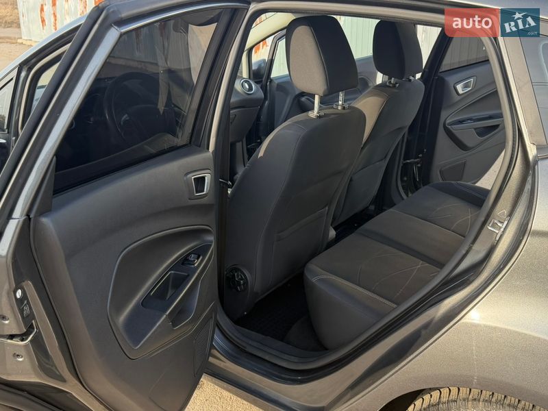 Хэтчбек Ford Fiesta 2016 в Киеве