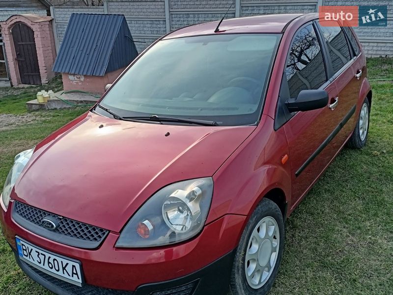 Хетчбек Ford Fiesta 2006 в Дубні
