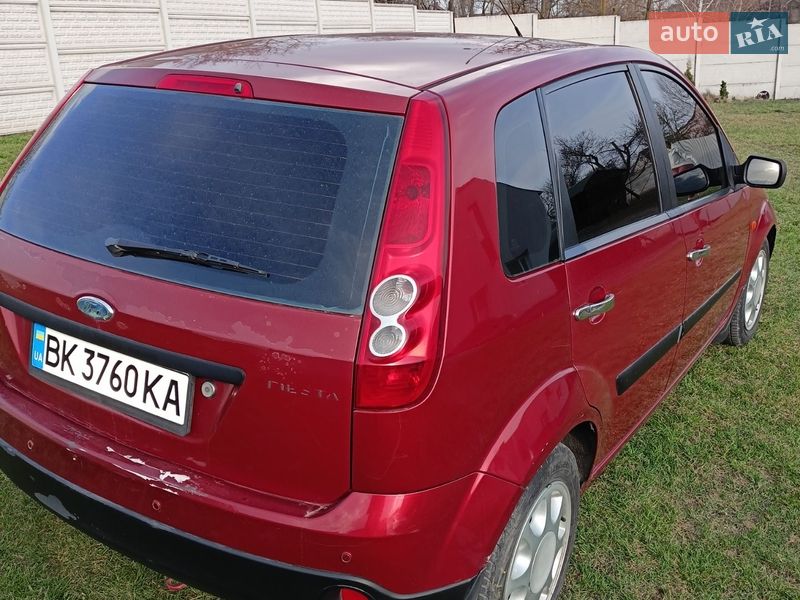 Хетчбек Ford Fiesta 2006 в Дубні