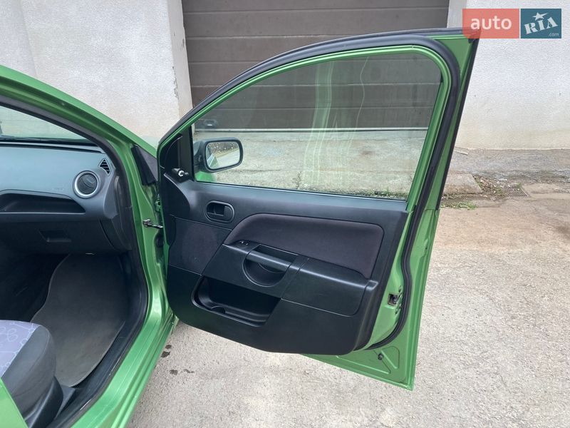 Хэтчбек Ford Fiesta 2007 в Львове