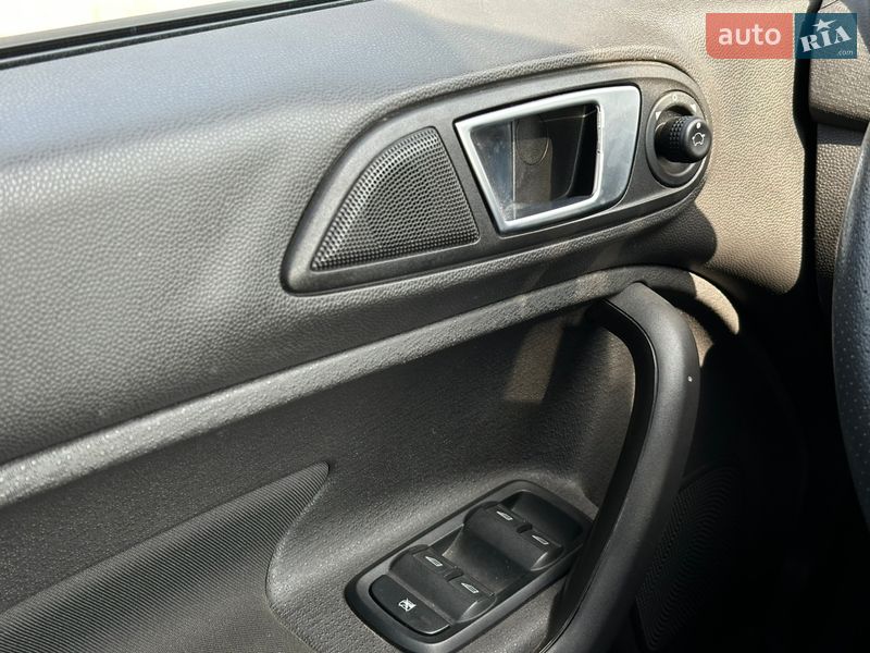 Хэтчбек Ford Fiesta 2015 в Львове