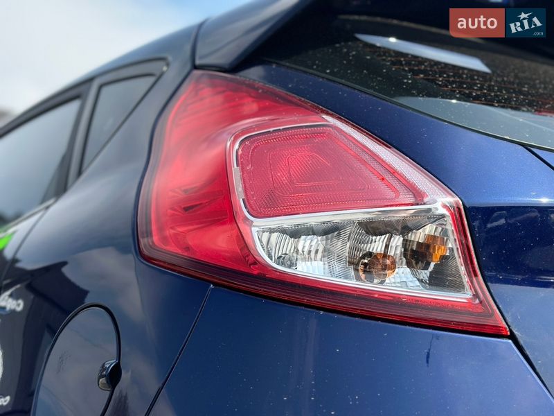 Хэтчбек Ford Fiesta 2015 в Львове