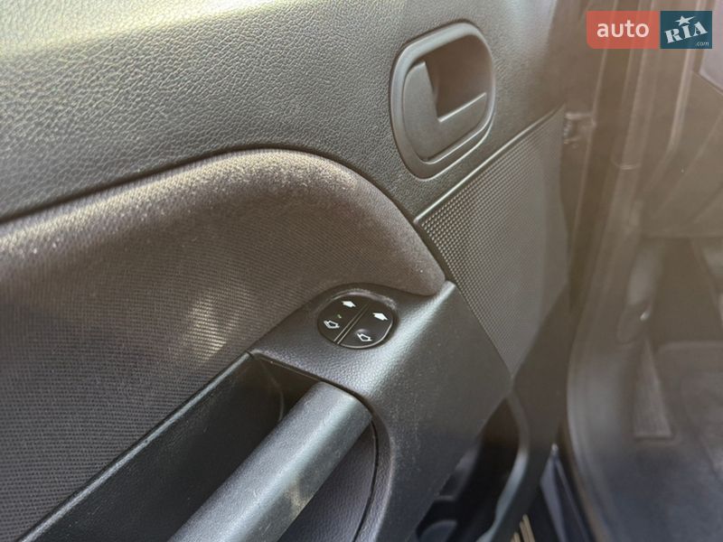 Хэтчбек Ford Fiesta 2006 в Луцке фото 6 Хэтчбек Ford Fiesta 2006 в Луцке