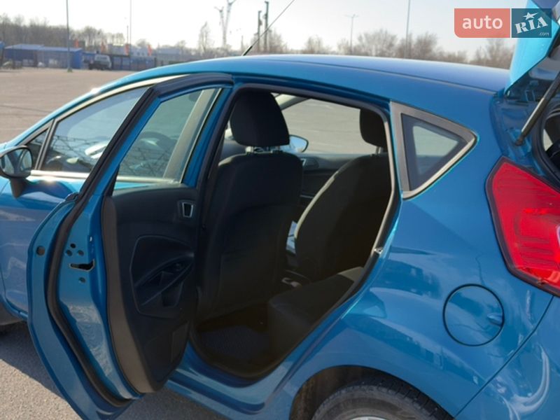 Хэтчбек Ford Fiesta 2016 в Днепре