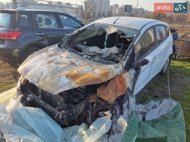 Хетчбек Ford Fiesta 2016 в Києві