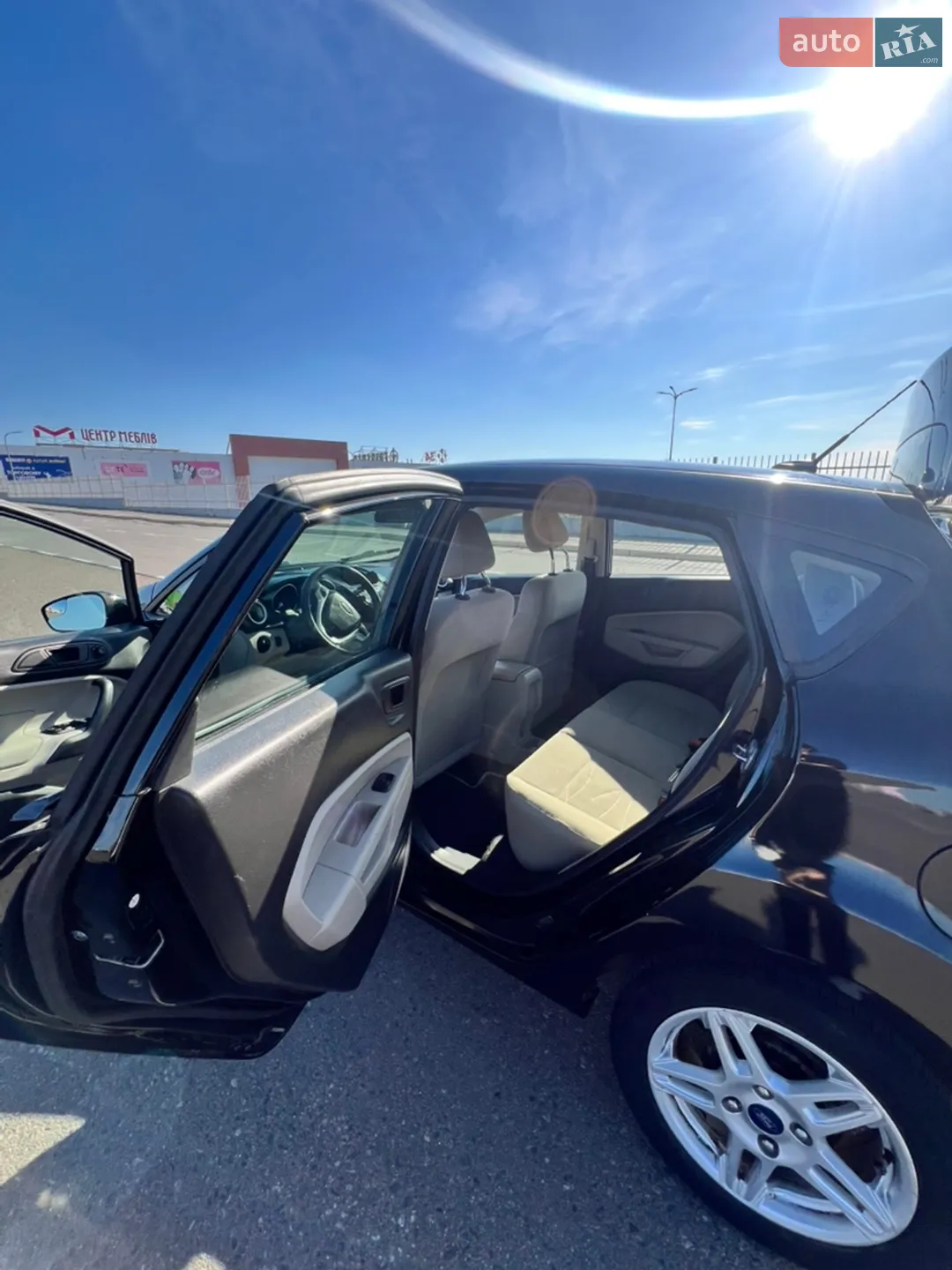 2018 Ford Fiesta - фото 1
