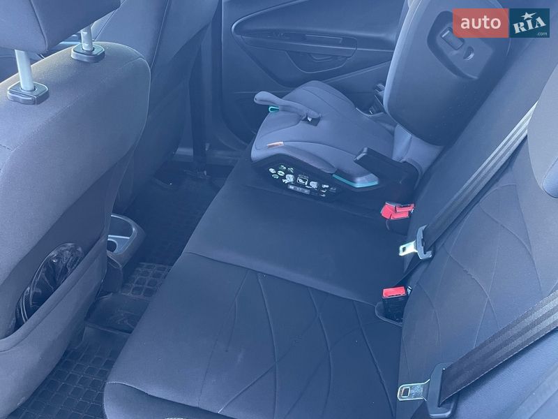 Хетчбек Ford Fiesta 2016 в Києві