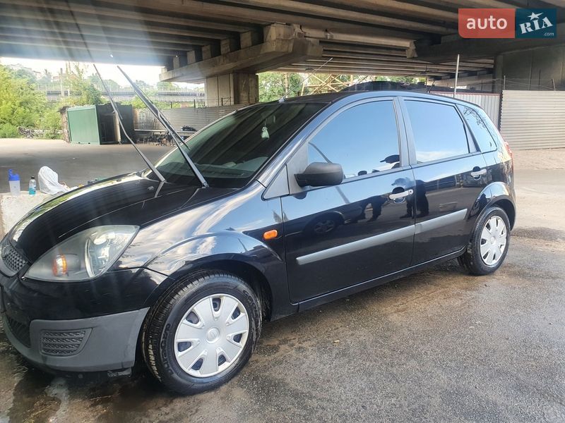 Хэтчбек Ford Fiesta 2008 в Киеве