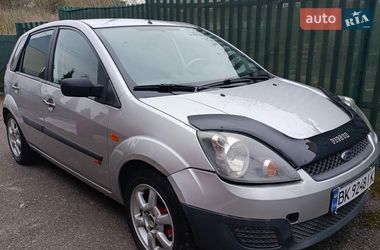 Хэтчбек Ford Fiesta 2006 в Гоще