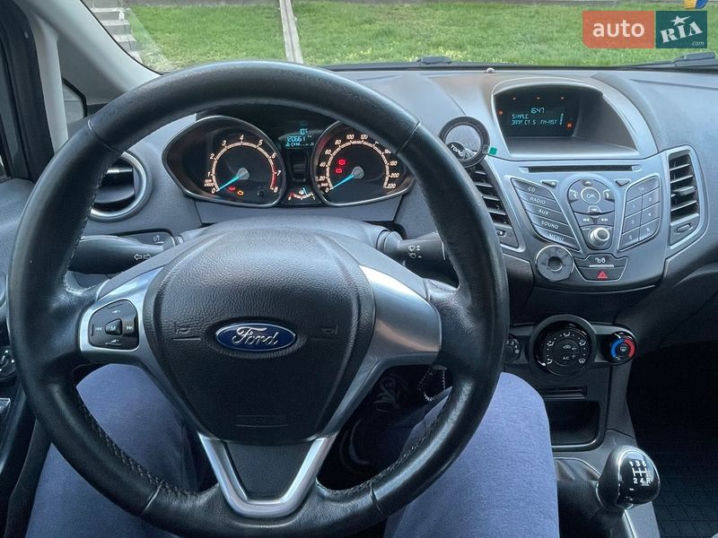 Хэтчбек Ford Fiesta 2015 в Днепре