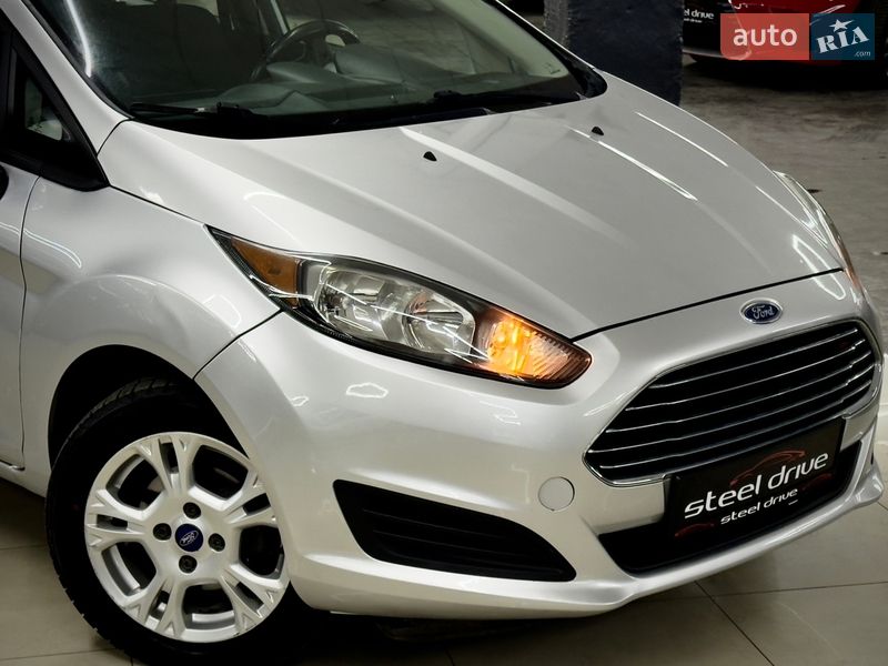 Седан Ford Fiesta 2013 в Николаеве