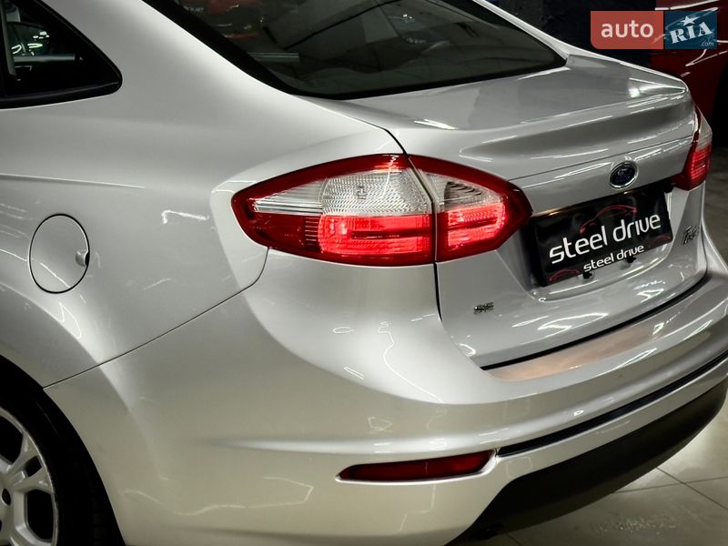 Седан Ford Fiesta 2013 в Николаеве